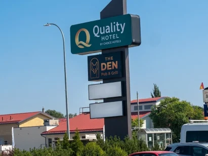Quality-hotel-fort-mcmurray-02_smolr